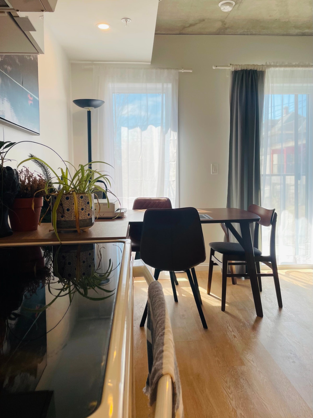 Loft 3 1/2 neuf au coeur du centre-ville, à proximité de tout! — photo 3