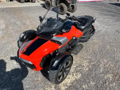 Spyder F3S manual transmission. 1330cc 6spd with reverse. Excellent condition ! Floorboards, only 20...