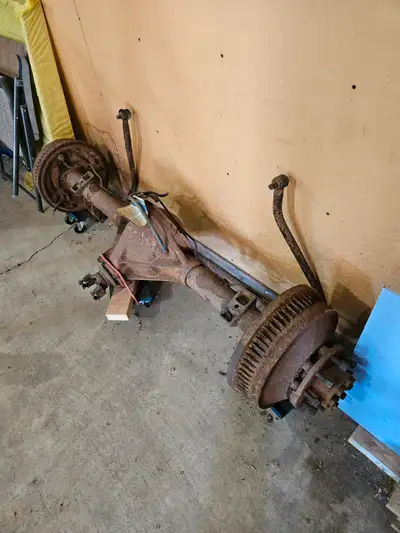 For sale: 14 bolt full floater rear differential from 1977 gmc 2500 3/4 ton camper special. 4:10 gea...