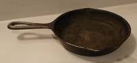 Vintage Lodge Single Notch #3 Cast Iron Skillet