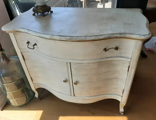 Antique Cabinet in Hutches & Display Cabinets in City of Toronto - Image 3