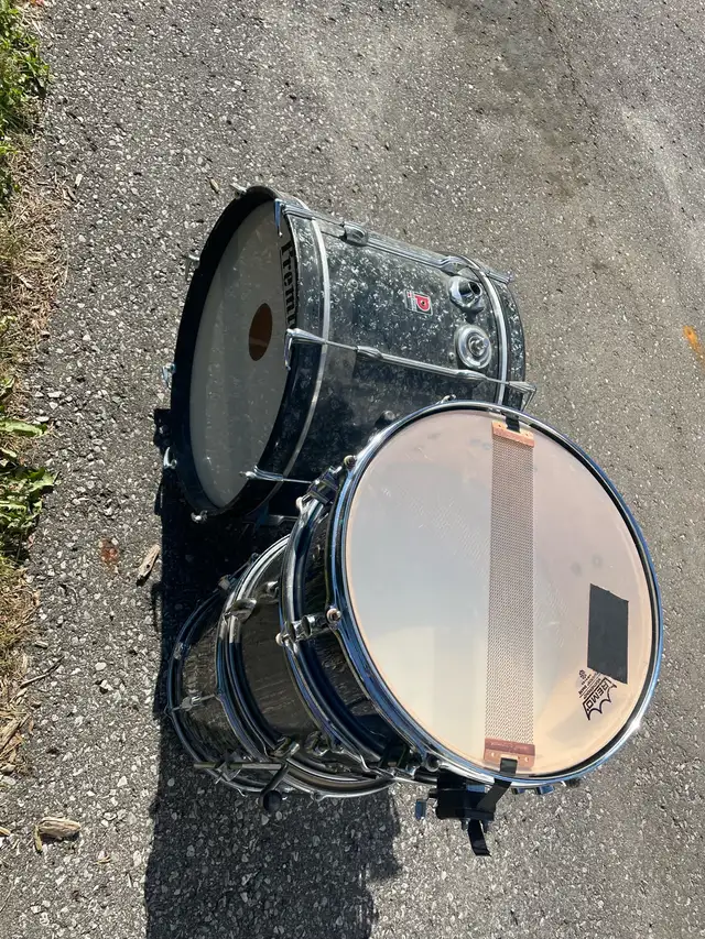 Vintage Drums in Drums & Percussion in Oshawa / Durham Region - Image 4