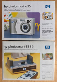 HP Photosmart 635 2.1MP Camera with HP 8886 Docking Station