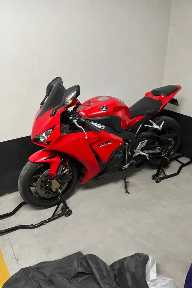 2012 Honda CBR 1000RR in Sport Bikes in City of Toronto - Image 9