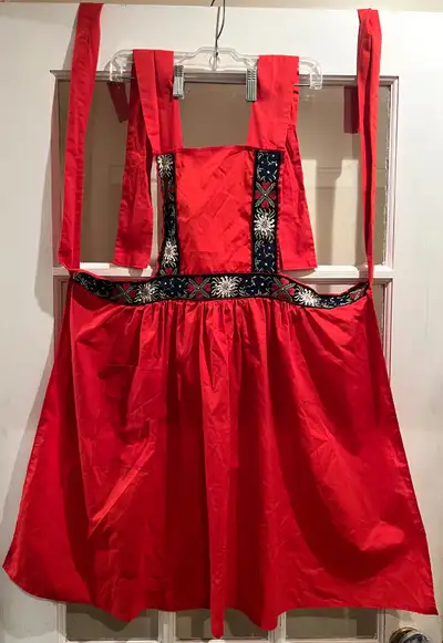 Tablier rouge / Red apron, View more