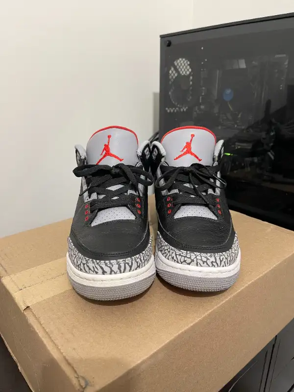 Air Jordan 3 Black Cement 2018 size 10.5 in Men's Shoes in City of Toronto - Image 3