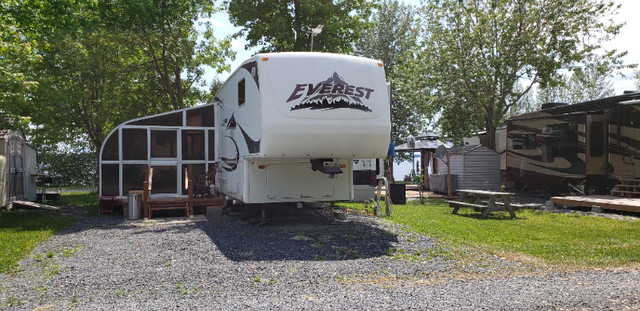 Caravanne a sellette 34 pieds dans VR et caravanes  à Lac-Saint-Jean