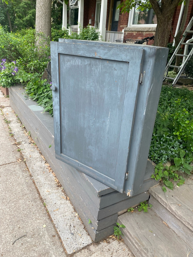 FREE Pine corner cabinet. in Free Stuff in City of Toronto - Image 3