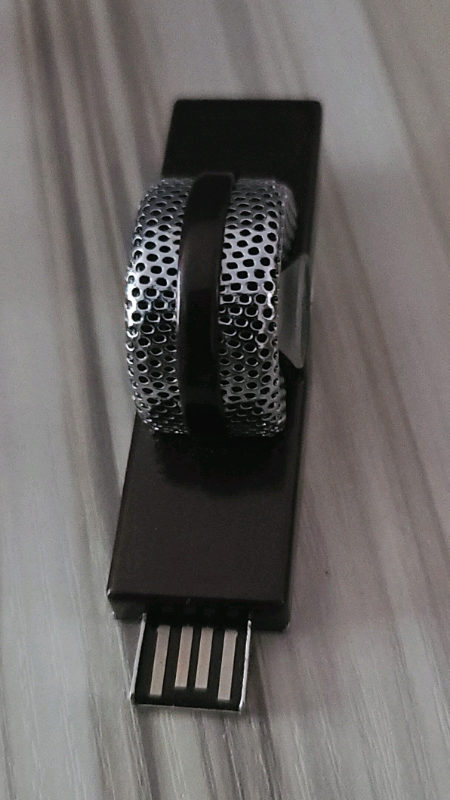 TIKI Dual-Mode Compact USB Condenser Microphone
 in Pro Audio & Recording Equipment in London - Image 3
