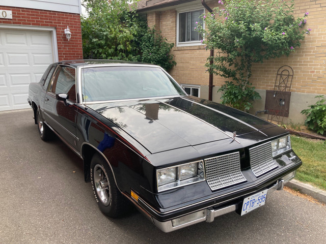 1985 Olds Cutlass Supreme Brougham in Classic Cars in Oshawa / Durham Region - Image 3