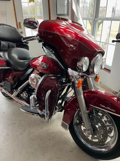 Excellent condition, 96 cubic inch 6speed, factory chrome wheels. Well maintained. 105,900 km. Price...