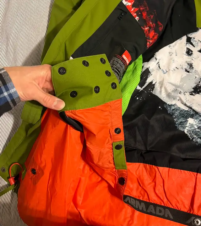 Men's Ski Jacket - Size Small in Men's in Calgary - Image 4