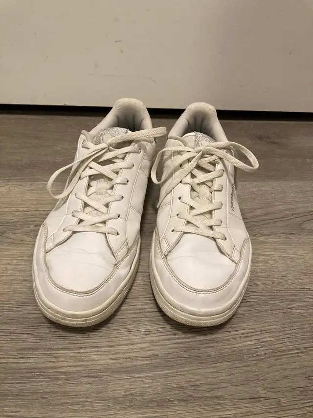 Women's Reebok Shoes in White and Silver, Size 10 in Women's - Shoes in Kitchener / Waterloo - Image 9
