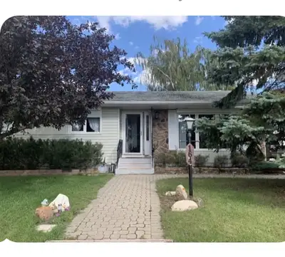 Recent upgrades include high efficiency furnace 2024( 10yr warr).Shingles 2025(10 yr warr),hot water...