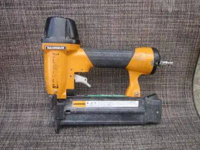 Bostich Magnesium 18 Gauge Brad Nailer BT13XX, shoots 5/8" - 2" pins, as per photos, EUC pick up in...