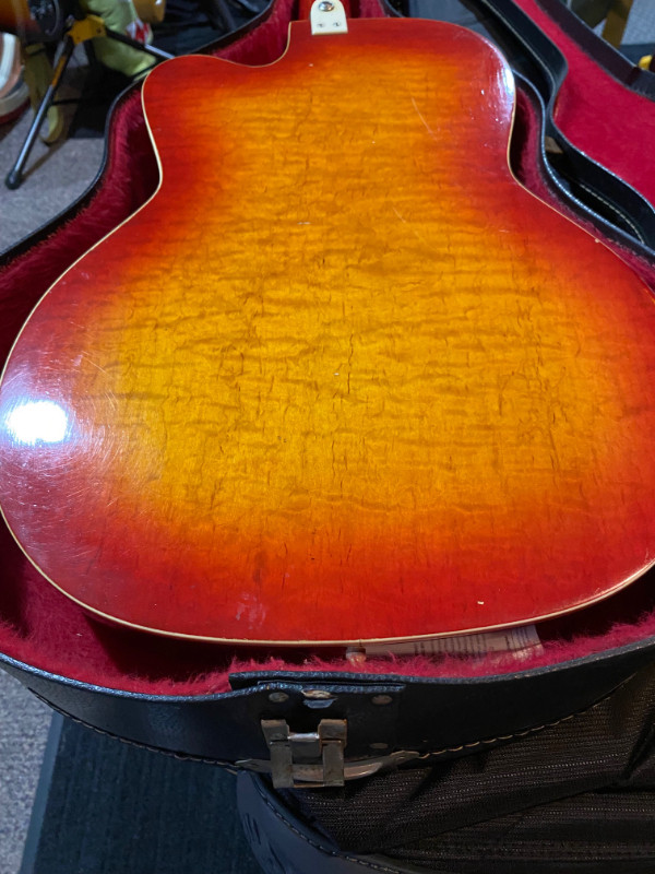 1950s Silvertone Aristocrat 1356 Vintage Archtop Electric Guitar in Guitars in Winnipeg - Image 2