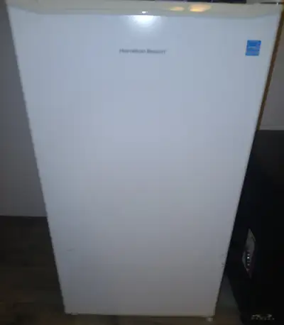 3.3 cubic ft Hamilton Beach bar fridge, View more