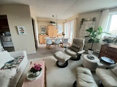 BOWMANVILLE 2 BEDROOM CONDO 1100 SQUARE FEET