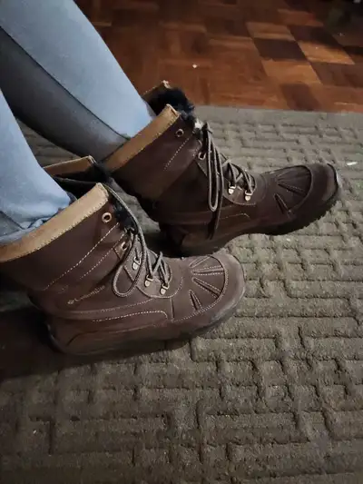 Brown Columbia Winter Lined Boots Women's Size 7 *Like New, View more