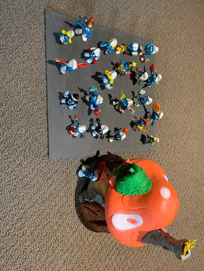 Schleich (made in W Germany) 4.0001 Large Smurf House (old version) Slight wear to main doors Includ...