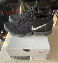 Nike Air VaporMax 2 "Black/White" / Size 9.5 VNDS