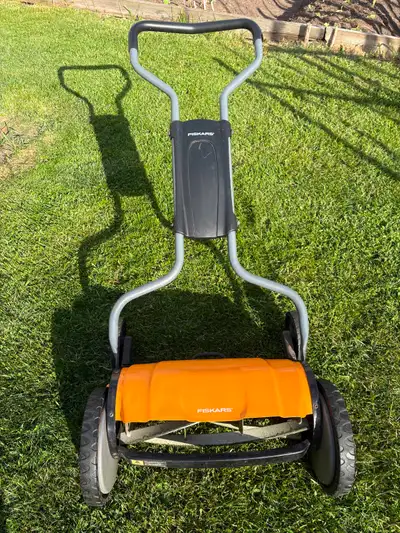 Fiskars lawn mower with self-sharpening, View more