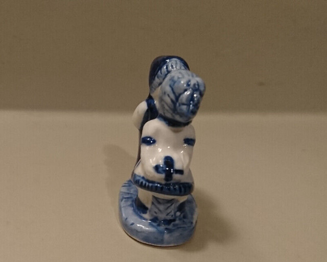 Vintage Miniature  Porcelain Delft Figurine Kissing Boy and Girl in Arts & Collectibles in Oshawa / Durham Region - Image 4