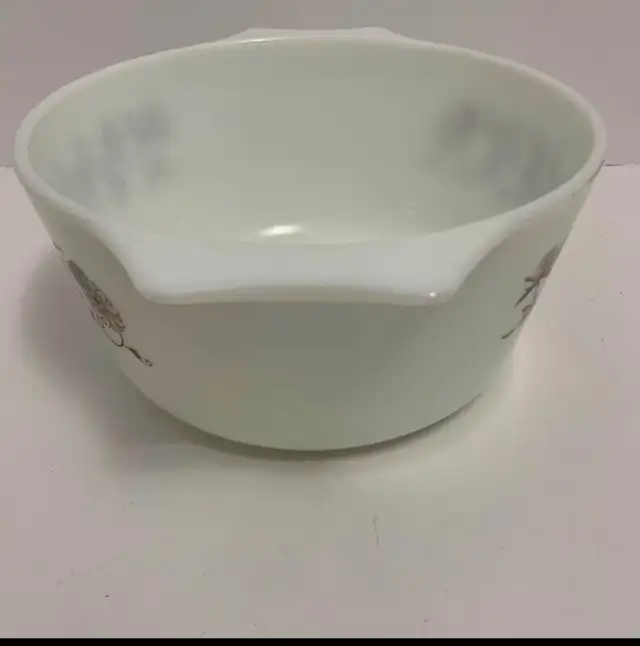 PYREX England vine large casserole dish vintage64519996512897122