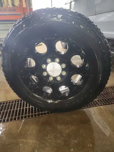 Factory 20" Rims off a 2024 ford superduty