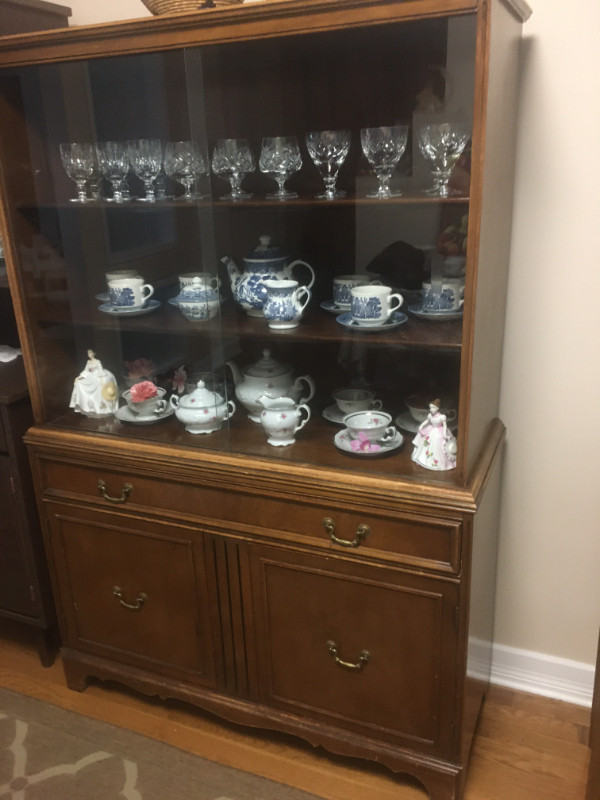China Cabinet in Hutches & Display Cabinets in Calgary