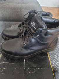 Sidewinder safety boots never worn Size 12