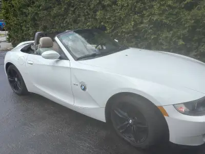 BMW z4 frein neuf arrière , batterie neuve, et autre réparation faite. 152 000km j’ai le Carfax ache...