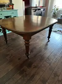 Victorian style antique dinning table