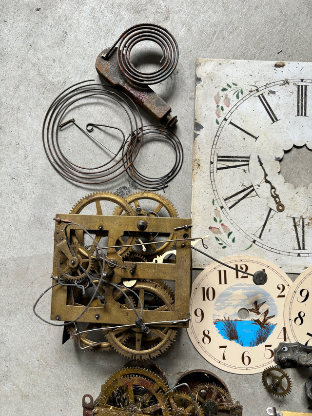 Clock parts steampunk in Arts & Collectibles in Hamilton - Image 2