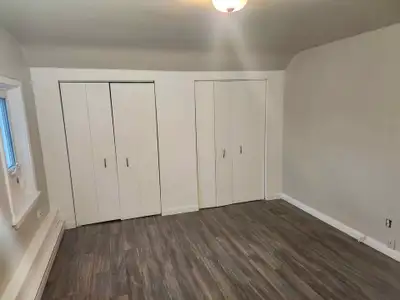 - Pour le 1er Mai 2026 - Appartement 2 chambres - 1095$ / mois sans inclusions - 1 salle de bain - s...