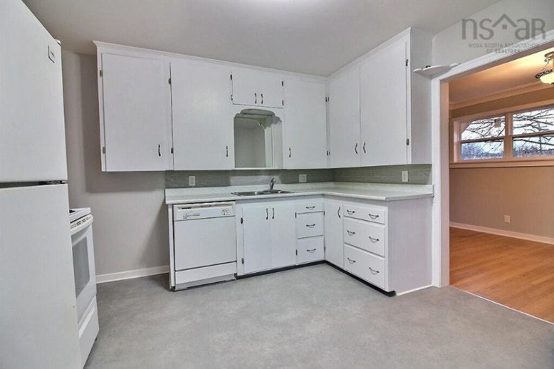 Avail Oct 1st, 3 bdrm, 2 bath for rent. Glenwood Drive Truro Long