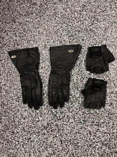 Ladies Harley Davidson Leather Gloves, both pairs are a size small. Full Gloves asking $50.00, Finge...