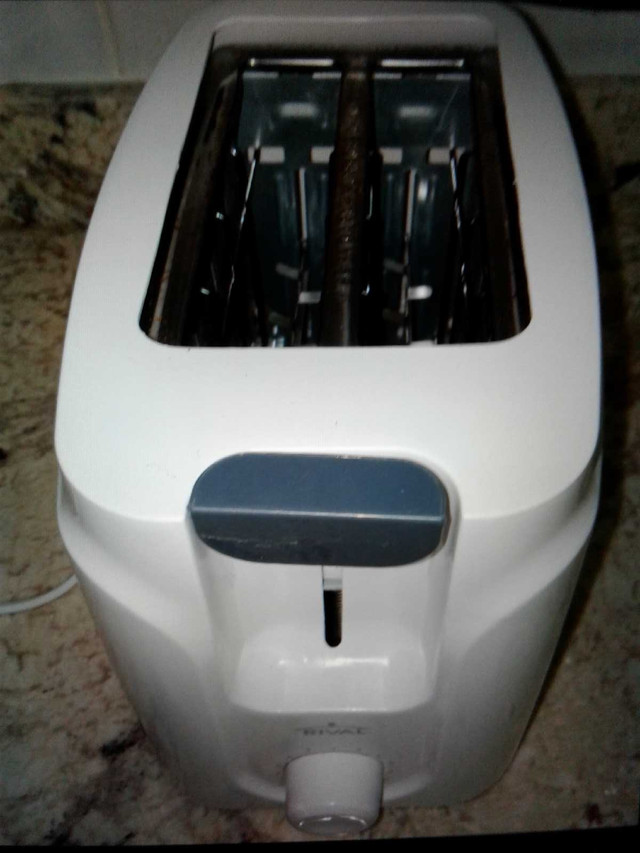 Bread toaster for $10 or trade  in Toasters & Toaster Ovens in City of Toronto