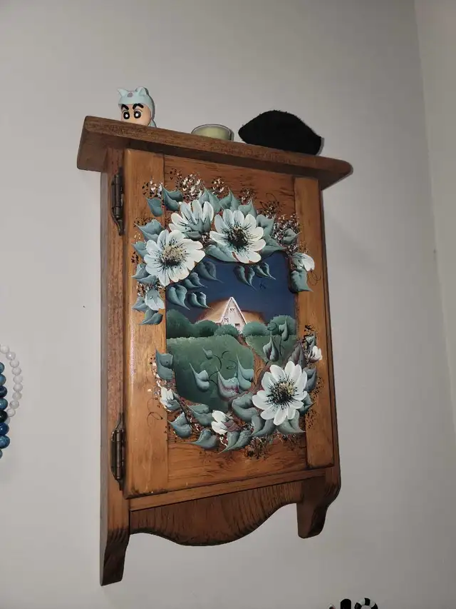 Vintage Hand-Painted Wooden Wall-Mounted Key Cabinet 》as is in Arts & Collectibles in City of Toronto - Image 2