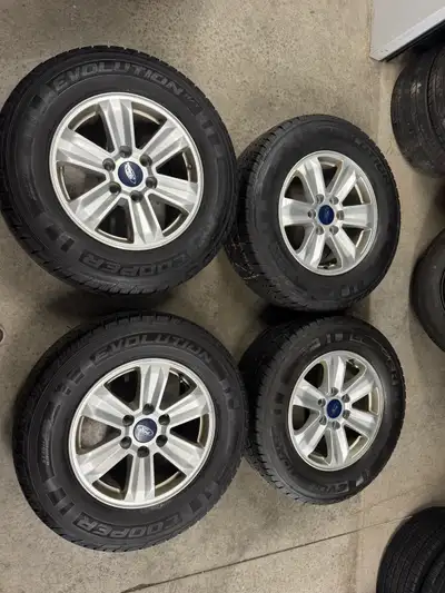 Came off of Ford F-150 it can also fit with Ford Expedtion it comes with the sensors(TPMS) Tire size...