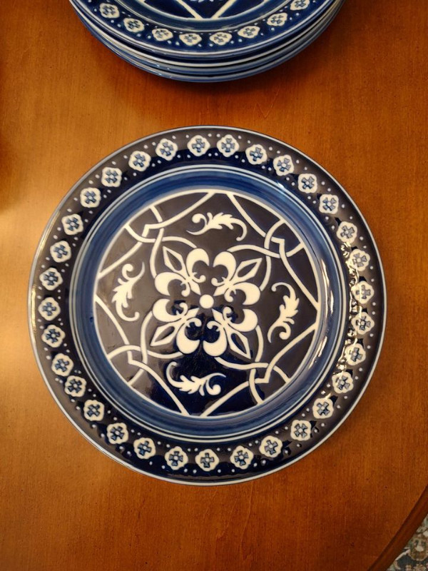 Spectacular Set Catalina Medallion Vibrant Blue and White Plates in Kitchen & Dining Wares in Leamington - Image 3