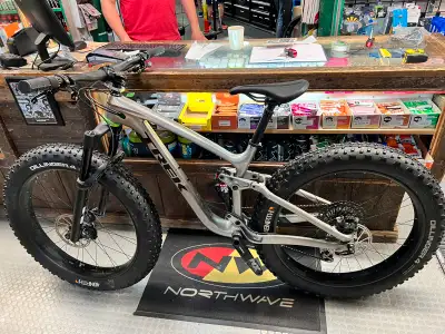 FAT BIKE Trek carbone, View more