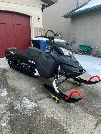 2016 Ski-Doo Summit 800 154” – Only 941 KM – Mint Condition Selling my 2016 Ski-Doo Summit 800. This...