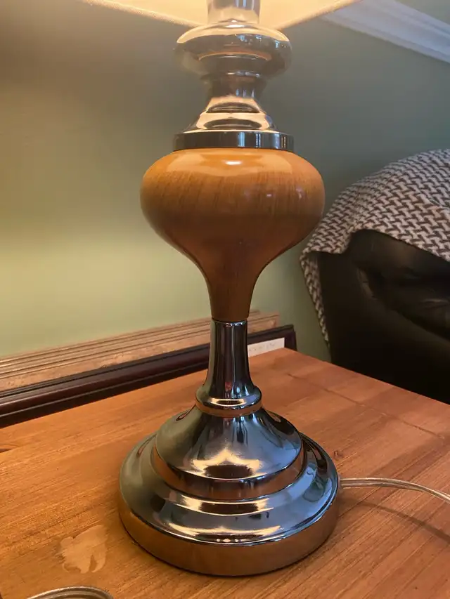 Modern Metal w Wood Look Working Table / Side Lamp - 24” high  in Indoor Lighting & Fans in Oakville / Halton Region - Image 7