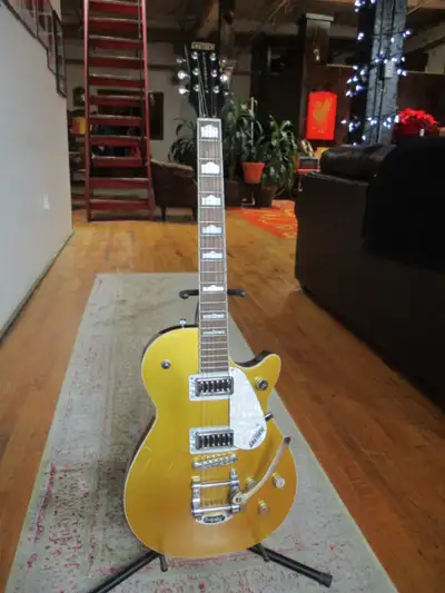 Gretsch G5438T Electromatic Pro Jet w/Bigsby Gold Sparkle w/case, View more
