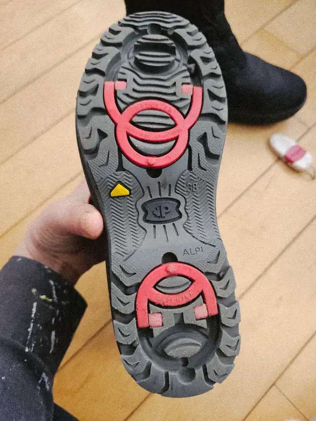 Bottes d'hiver Pajar (femmes 7, 71/2) avec crampons intégrés in Women's - Shoes in Laval / North Shore - Image 6