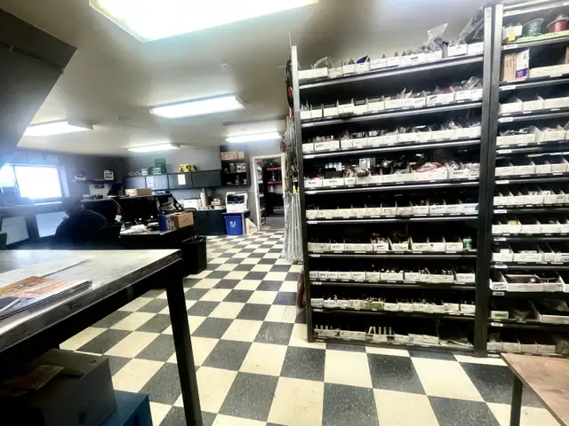 Commercial repair shop for lease  in Commercial & Office Space for Rent in Prince George - Image 5