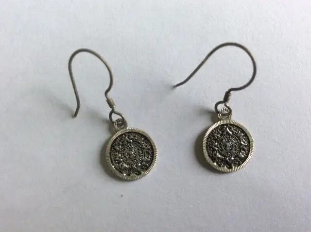3/8" Silver Disc Earrings in Other in Winnipeg - Image 4