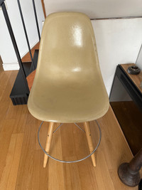 AUTHENTIC ANTIQUE EAMES MCM BAR STOOL COUNTER HEIGHT SHELL CHAIR