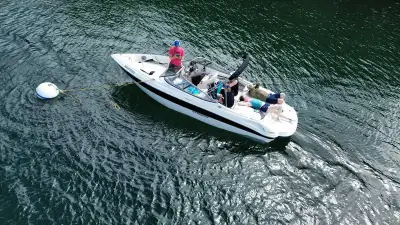 This Stingray bowrider is a fantastic choice for sunny days on the water, featuring a well-maintaine...